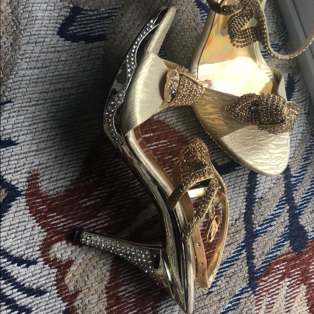 New golden Sandal